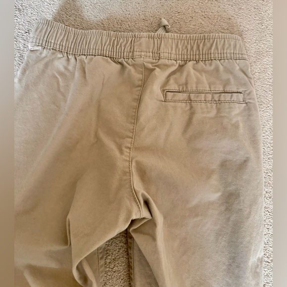Joggers beige for boys. Brand:Old Navy, size: M (8). Like new condition. Cotton - Picture 3 of 4